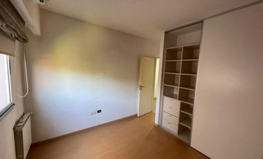 VENTA DE DEPARTAMENTO 2 AMBIENTES EN PLENO CENTRO DE MONTE GRANDE - CON COCHERA