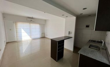 VENTA DE DEPARTAMENTO 2 AMBIENTES EN PLENO CENTRO DE MONTE GRANDE - CON COCHERA