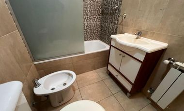 VENTA DE DEPARTAMENTO 2 AMBIENTES EN PLENO CENTRO DE MONTE GRANDE - CON COCHERA