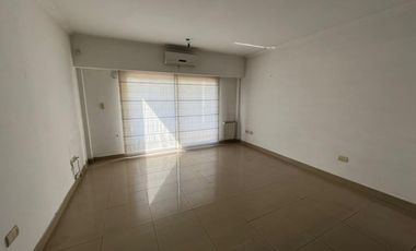 VENTA DE DEPARTAMENTO 2 AMBIENTES EN PLENO CENTRO DE MONTE GRANDE - CON COCHERA