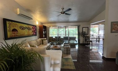 Casa en Venta y Renta en Zona Hotelera