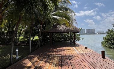 Casa en Venta y Renta en Zona Hotelera