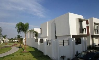 CASA EN VENTA EN BELLATERRA