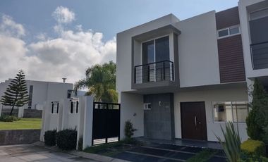 CASA EN VENTA EN BELLATERRA