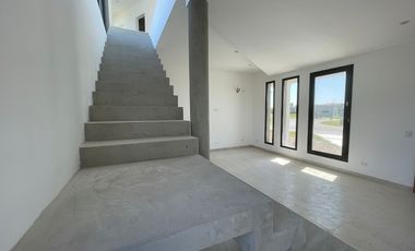 Casa en alquiler en Loma Verde