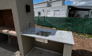 Casa en alquiler en Loma Verde