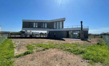 Casa en alquiler en Loma Verde