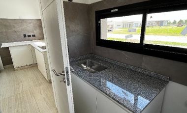 Casa en alquiler en Loma Verde