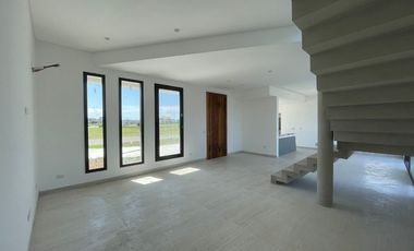 Casa en alquiler en Loma Verde