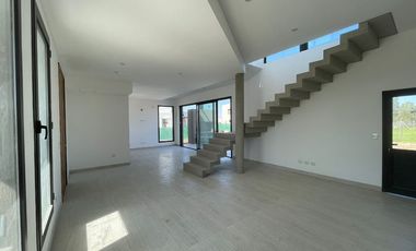 Casa en alquiler en Loma Verde