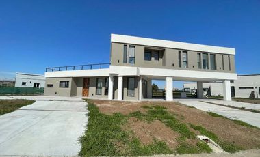 Casa en alquiler en Loma Verde