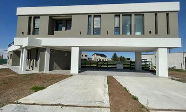 Casa en alquiler en Loma Verde