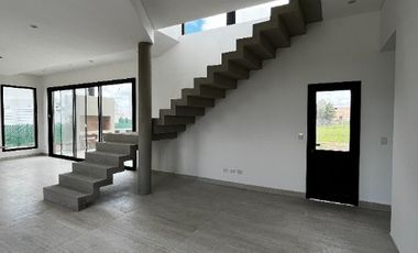 Casa en alquiler en Loma Verde