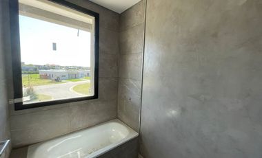Casa en alquiler en Loma Verde