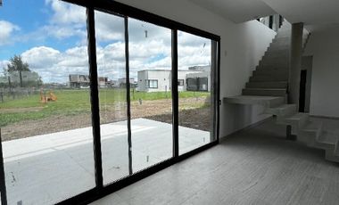 Casa en alquiler en Loma Verde