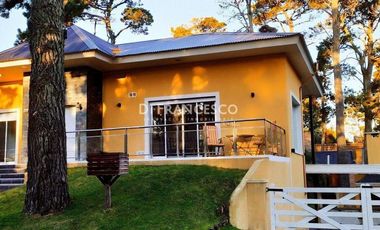 Venta - Casa de 5 ambientes SOBRE UNA PLANTA en Pinamar - Ninfas 910