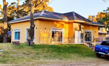 Venta - Casa de 5 ambientes SOBRE UNA PLANTA en Pinamar - Ninfas 910