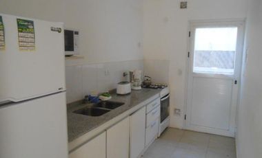 Departamento de 2 ambientes a METROS DEL MAR en Pinamar - contiene JARDIN Y PATIO PROPIO