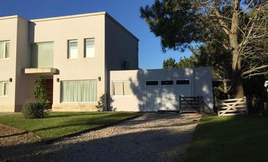 Casa de 5 ambientes en venta en La Herradura - Pinamar