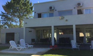 Casa de 5 ambientes en venta en La Herradura - Pinamar