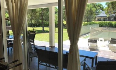 Casa de 5 ambientes en venta en La Herradura - Pinamar