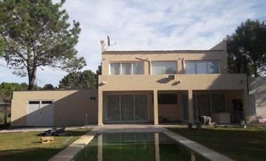 Casa de 5 ambientes en venta en La Herradura - Pinamar