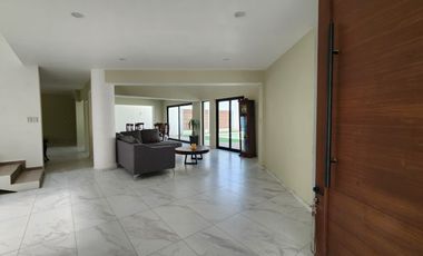 SE VENDE CASA EN LOMAS DE COMALA