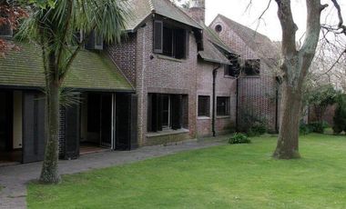 Importante Chalet 6 Amb. z/ Los Troncos