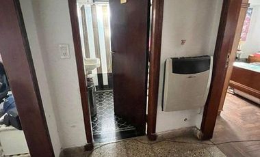 Lote de 170m2  con vivienda a reciclar en Paso y Funes