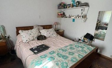 Lote de 170m2  con vivienda a reciclar en Paso y Funes