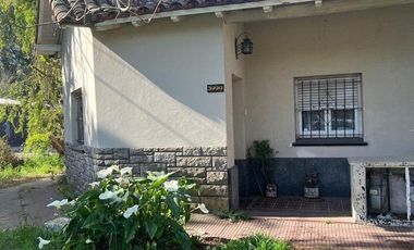 Lote de 170m2  con vivienda a reciclar en Paso y Funes
