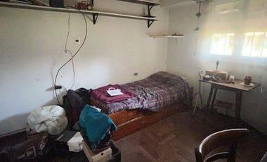 Lote de 170m2  con vivienda a reciclar en Paso y Funes