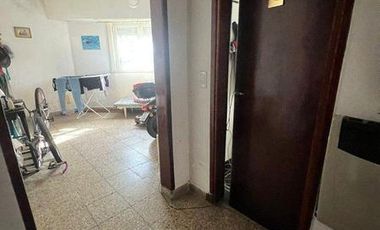 Lote de 170m2  con vivienda a reciclar en Paso y Funes