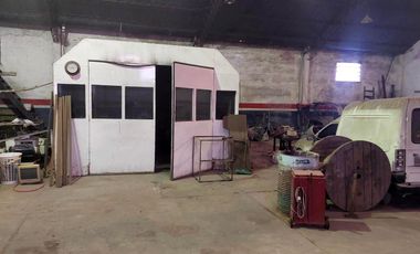 Venta Galpón de 660m2 con casa al frente a reciclar - Bella Vista, Rosario