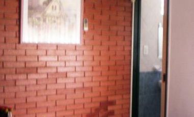 CASA EN ESQUINA EN DOS PLANTAS GARAJE LANUS/ RDIOS DE ESCALADA