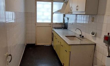 Departamento de 4 amb a metros la estación de Temperley Este