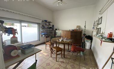 Venta de casa de 3 amb con local en Lanús Oeste
