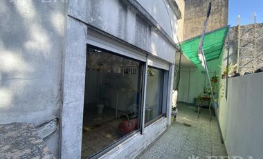 Venta de casa de 3 amb con local en Lanús Oeste