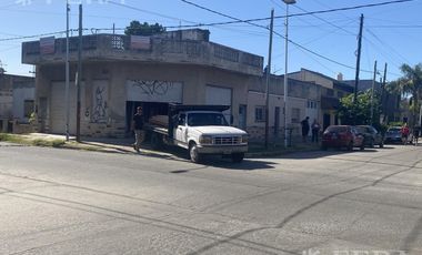 Venta de casa de 3 amb con local en Lanús Oeste