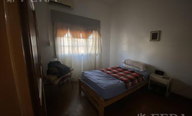 Venta de casa de 3 amb con local en Lanús Oeste