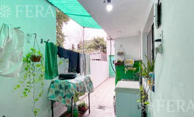 Venta de casa de 3 amb con local en Lanús Oeste