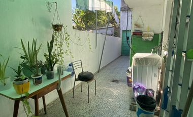 Venta de casa de 3 amb con local en Lanús Oeste