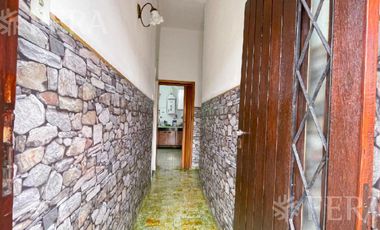 Venta de casa de 3 amb con local en Lanús Oeste