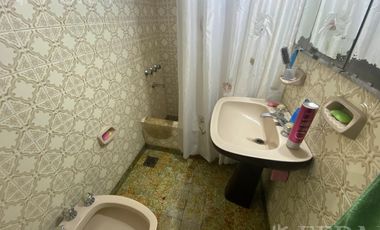 Venta de casa de 3 amb con local en Lanús Oeste