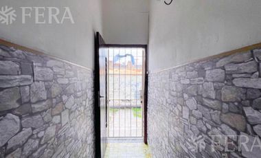 Venta de casa de 3 amb con local en Lanús Oeste