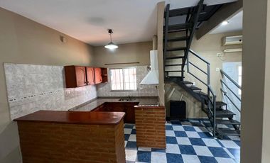 VENTA CASA DOS PLANTAS MUY BUENA CONSTRUCCIÓN * CASEROS * ZONA OESTE