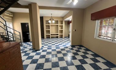 VENTA CASA DOS PLANTAS MUY BUENA CONSTRUCCIÓN * CASEROS * ZONA OESTE