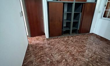 VENTA CASA DOS PLANTAS MUY BUENA CONSTRUCCIÓN * CASEROS * ZONA OESTE