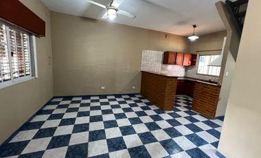 VENTA CASA DOS PLANTAS MUY BUENA CONSTRUCCIÓN * CASEROS * ZONA OESTE