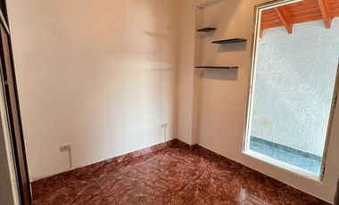 VENTA CASA DOS PLANTAS MUY BUENA CONSTRUCCIÓN * CASEROS * ZONA OESTE